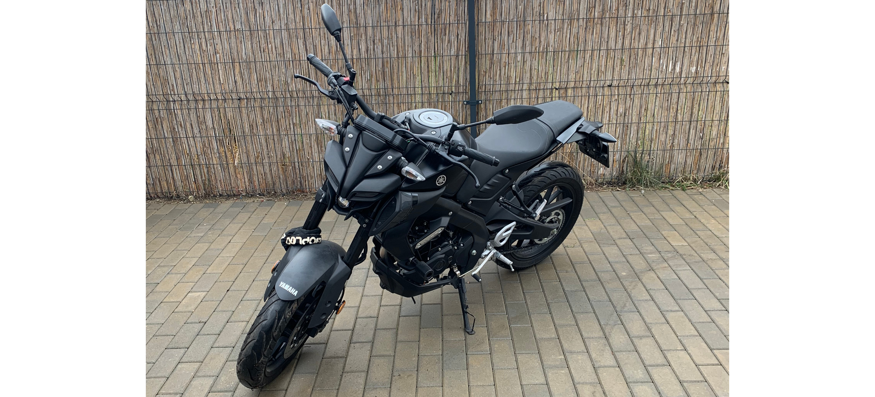 Yamaha MT125 czarna z floty WypozyczMotoGolus